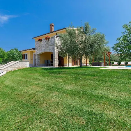 Blog 1 By Interhome * Vošteni