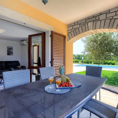 Blog 1 By Interhome Vošteni