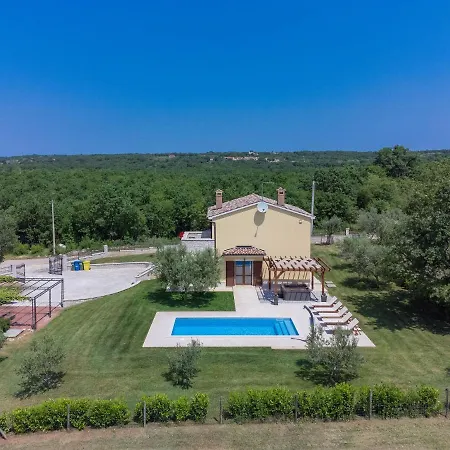 Blog 1 By Interhome * Vošteni