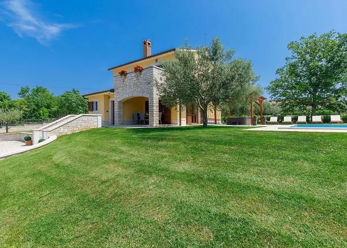 Blog 1 By Interhome * Vošteni